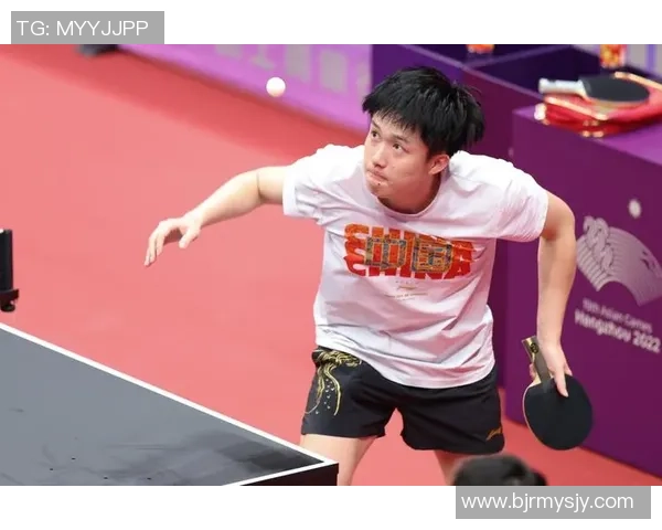 探寻当代顶级足球运动员成长之路与技战术魅力解析全面展现风采篇