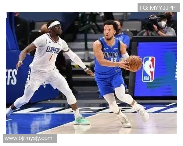 独行侠与快船上演巅峰对决两大核心争锋激烈鏖战引爆全场