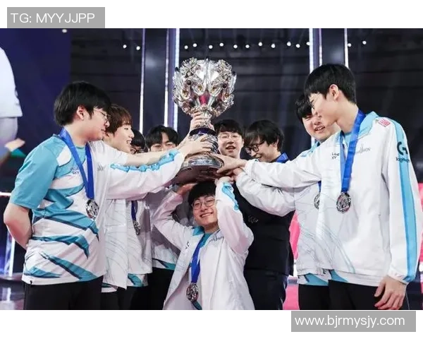 英雄联盟职业赛事激战正酣 各战队角逐总冠军荣耀之巅