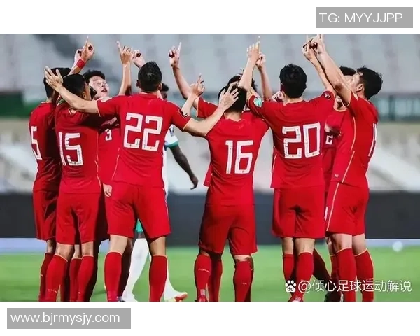 足球巨星崛起之路：从草根到世界巅峰的奋斗与荣耀